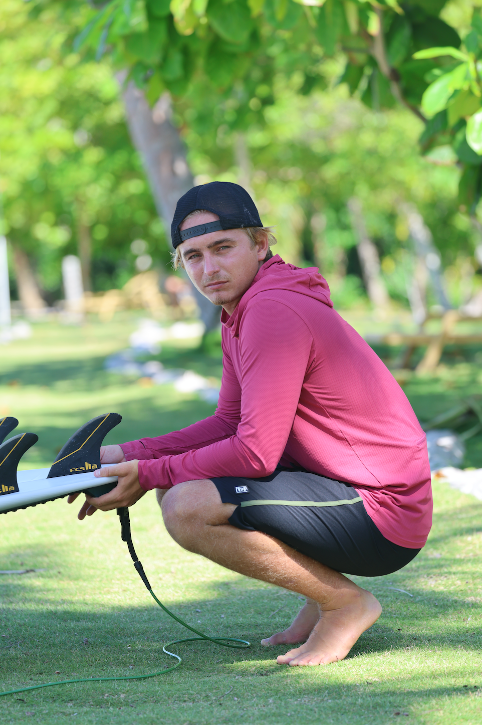 HOODED LONG-SLEEVED SURF TEE UPF 50